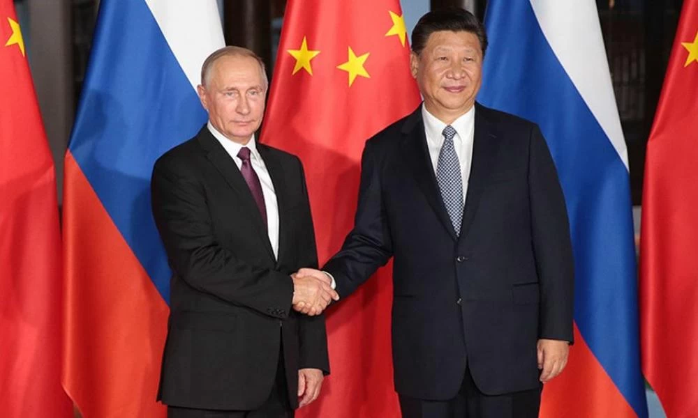 ΗΠΑ: Ο Μπάιντεν ρίχνει την Ρωσία στην αγκαλιά της Κίνας